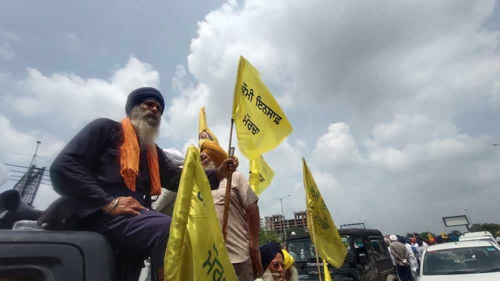 अमृतपाल सिंह की रिहाई की मांग तेज, मोहाली के गुरुद्वारे में जुटे बड़ी संख्या में समर्थक