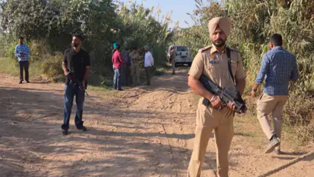 पंजाब पुलिस की मुठभेड़ में गैंगस्टर अर्शी और गुरशरण गिरफ्तार, अवैध हथियार बरामद