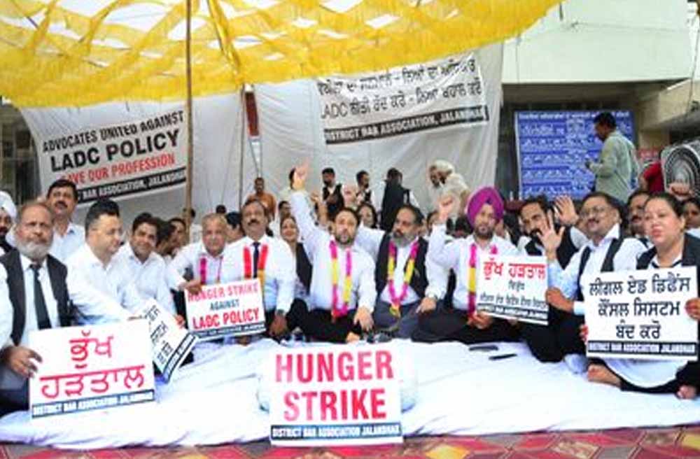 पंजाब में LADC नीति के खिलाफ वकीलों का आंदोलन तेज, 21वें दिन भी जारी रही भूख हड़ताल