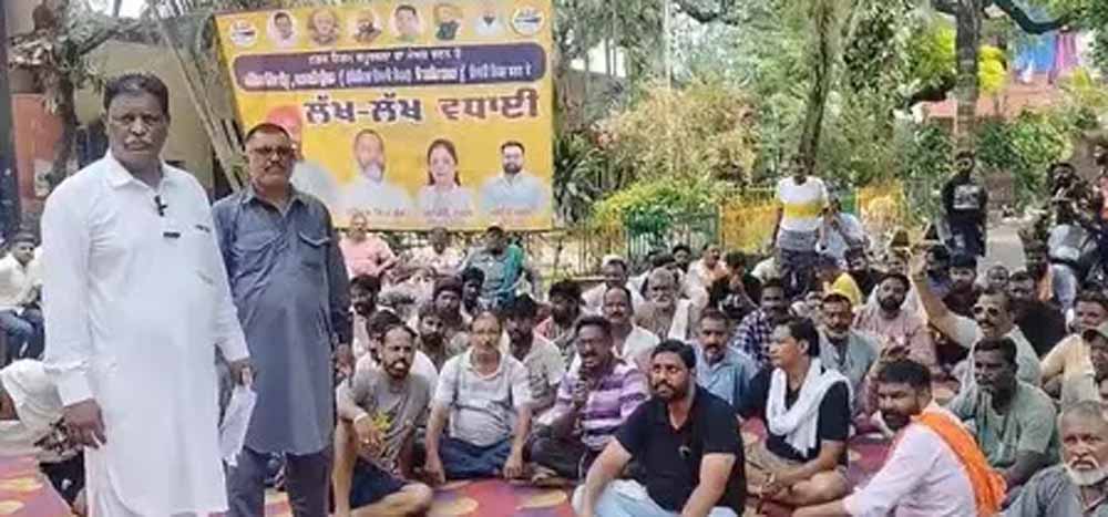बरनाला घटना पर भड़के सफाई कर्मचारी, हड़ताल से कूड़े के लगे ढेर और सीवरेज हुए ओवरफ्लो