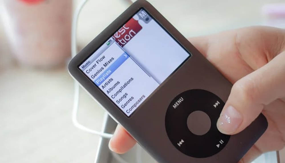 Gen Z को स्मार्टफोन नहीं, पुराने iPod का चढ़ा क्रेज! 2022 में बंद हुआ डिवाइस 2026 में फिर ट्रेंड में