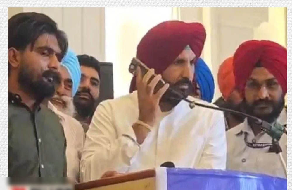 राजा वड़िंग नए विवाद में घिरे, मंच पर बुलाया चन्नी समर्थक निकला तस्करी का आरोपी; AAP का हमला