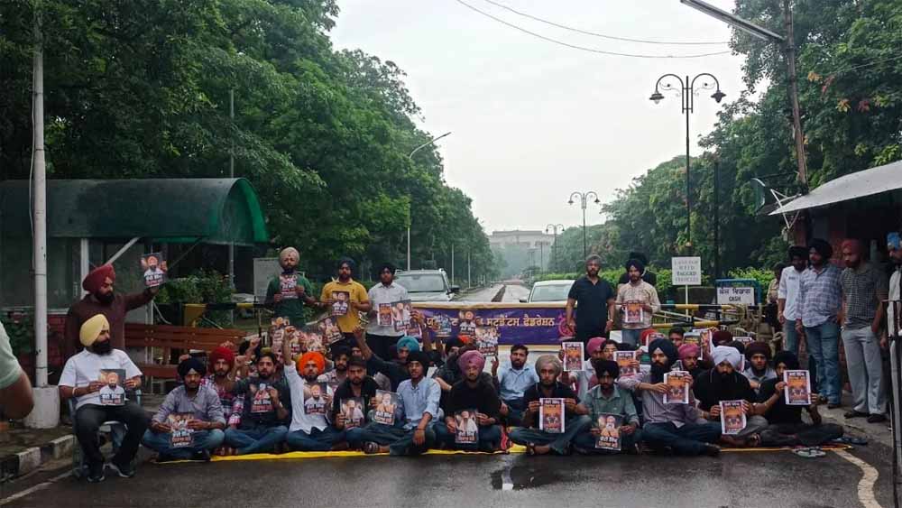 बंदी सिंहों की रिहाई को लेकर पंजाब में प्रदर्शन, पठानकोट-अमृतसर मार्ग ब्लॉक; लुधियाना में मिला-जुला असर