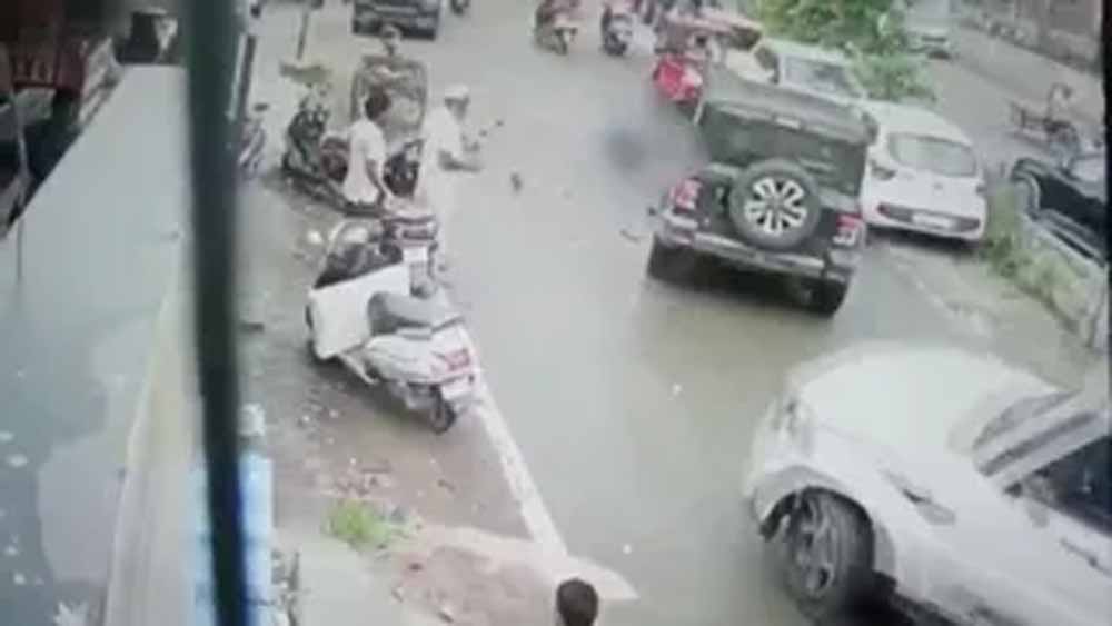 लुधियाना में गैंगस्टर का कहर, थार से राहगीर को कुचला; CCTV में कैद वारदात