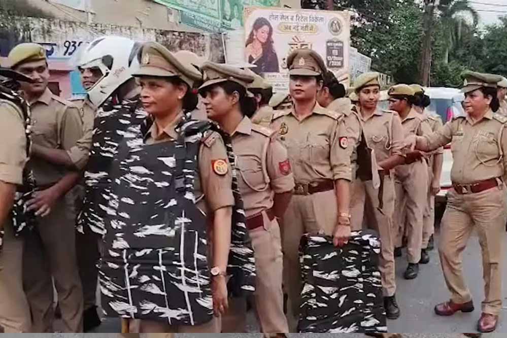 सहारनपुर मस्जिद ध्वस्तीकरण के बाद मुजफ्फरनगर में हाई अलर्ट, जुमे की नमाज से पहले पुलिस का फ्लैग मार्च
