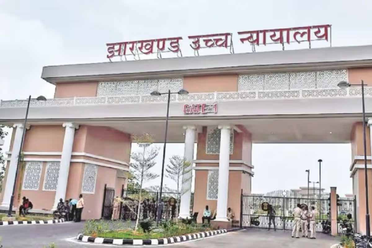 झारखंड हाई कोर्ट से एम्बुलेंस चालकों और नाइट वॉचमैन को बड़ी राहत, 12 हफ्ते में नियमितीकरण पर कार्रवाई