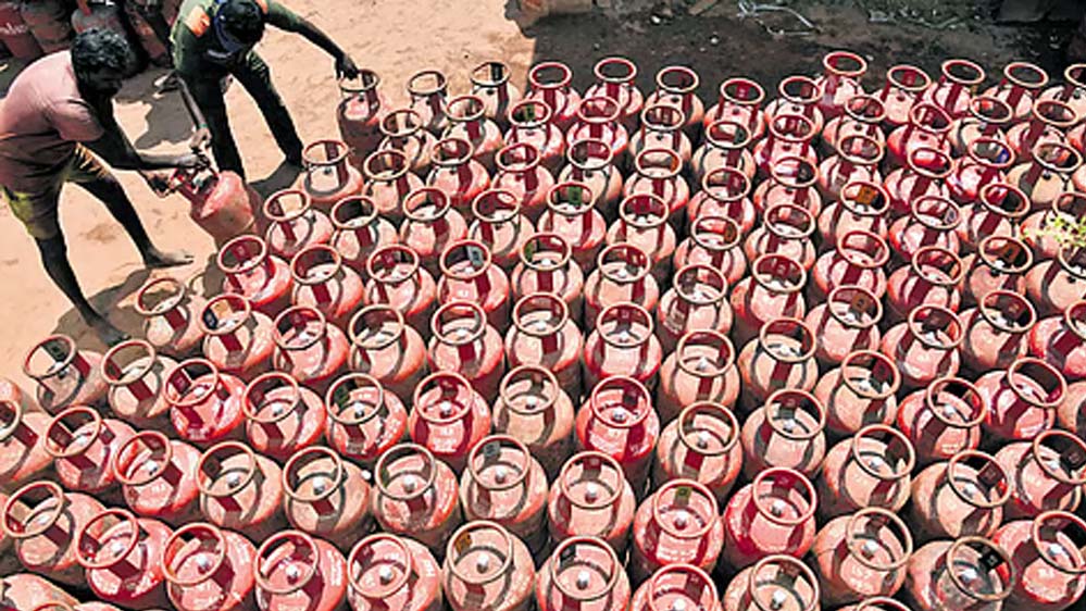 LPG Cylinder Booking: 45 दिन का इंतजार खत्म! अब गांव में भी 25 दिन बाद बुक कर सकेंगे दूसरा सिलेंडर