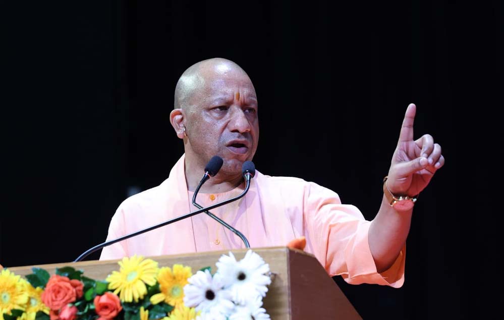 नए स्लोगन के साथ गिरगिट की तरह रंग बदल रही सपा: सीएम योगी