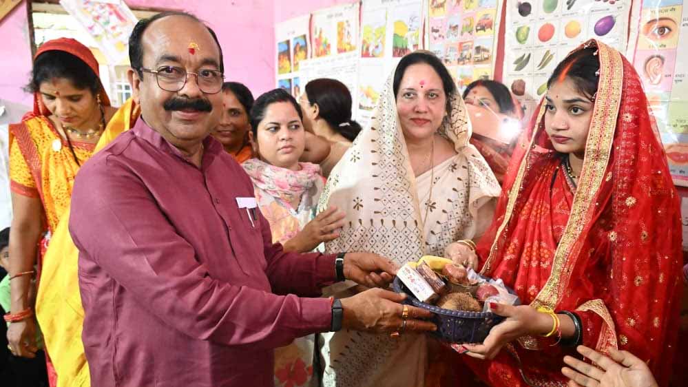 बच्चों के अंदर अपना बचपना ढूंढता हूं -उप मुख्यमंत्री